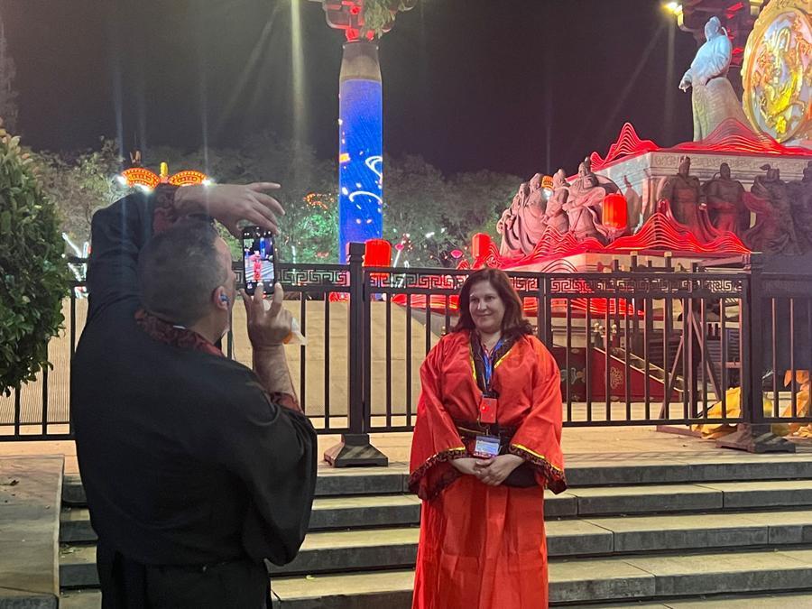 “想让更多海外游客来到中国”——“老外”在“十三朝古都”感受文化底蕴 “想让更多海外游客来到中国”——“老外”在“十三朝古都”感受文化底蕴