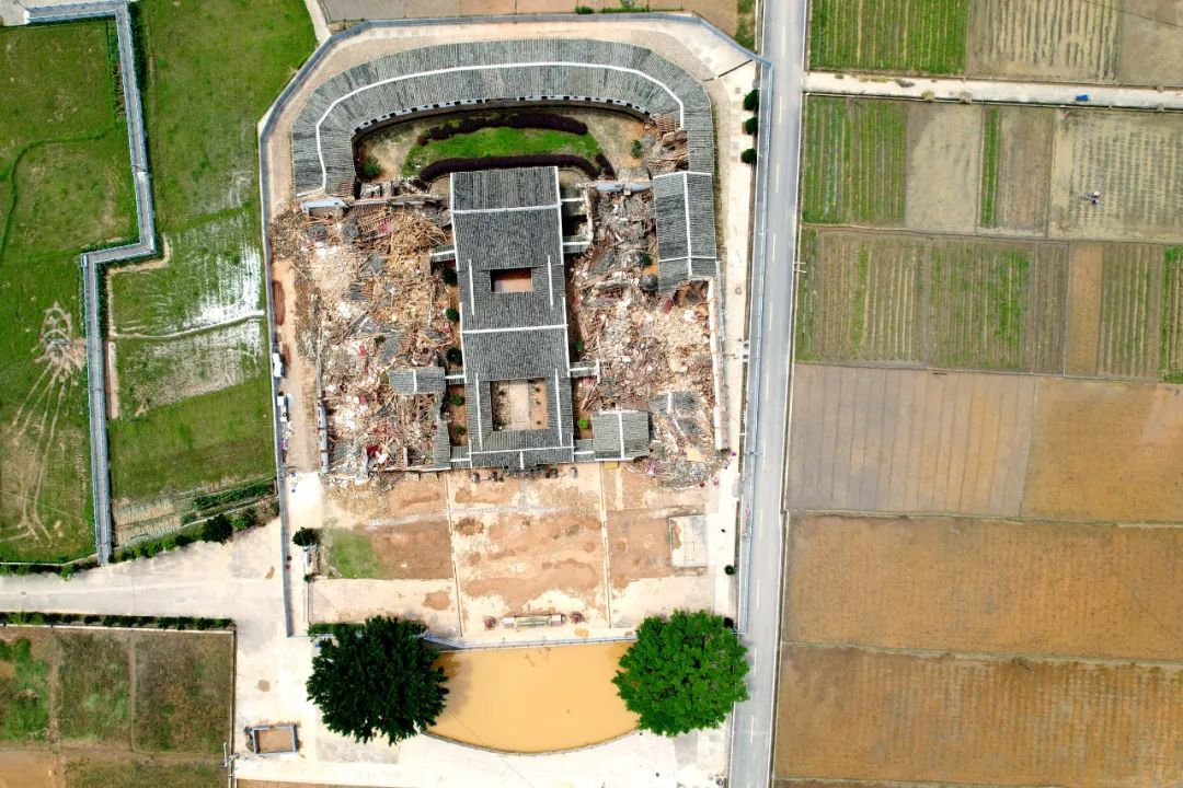 这座700多年的地标，被冲毁了