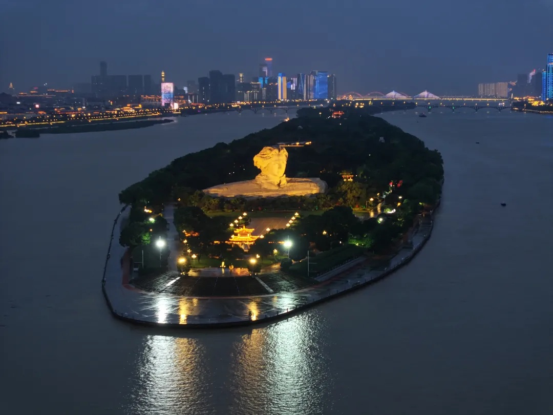 近日暴雨，长沙人朋友圈疯传！全部都是假的！