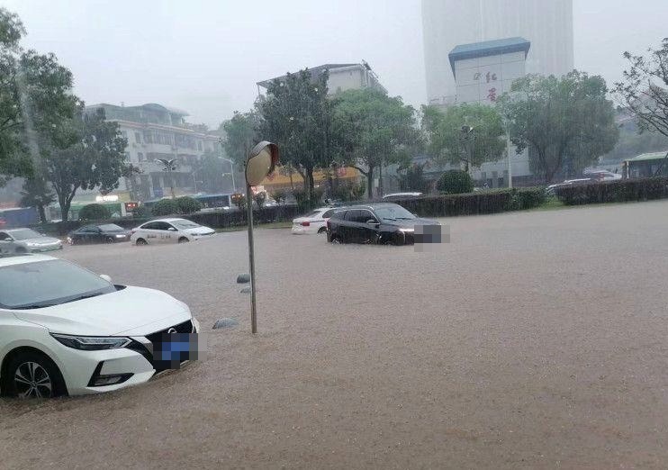 长沙暴雨冲上热搜!车辆遇强降雨被水泡保险赔不赔?律师解读争议 长沙暴雨冲上热搜!车辆遇强降雨被水泡保险赔不赔?律师解读争议
