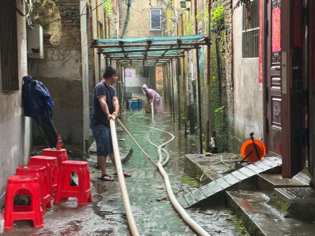 强降雨持续！江西多地告急！这一幕幕画面刷屏……