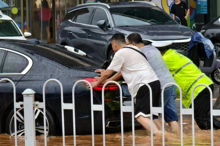 风雨不停，守护不止！迎战暴雨，他们在行动