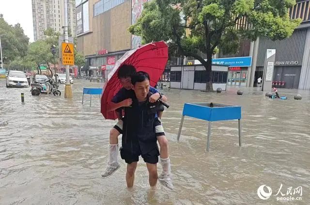 强降雨持续！江西多地告急！这一幕幕画面刷屏……