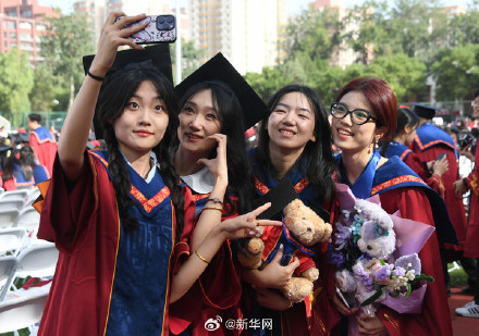 毕业照一拍真的就要分别了