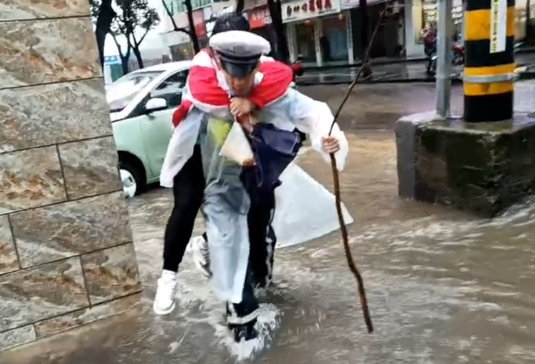 强降雨持续！江西多地告急！这一幕幕画面刷屏……