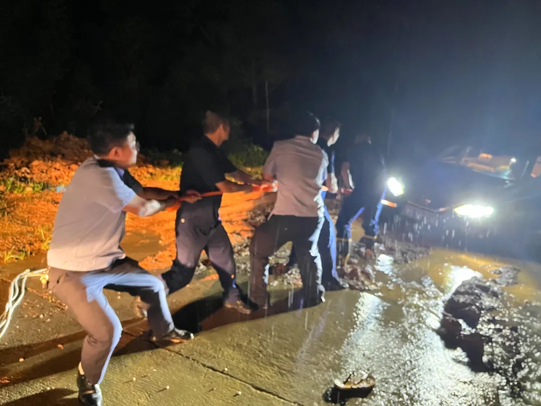 强降雨持续！江西多地告急！这一幕幕画面刷屏……