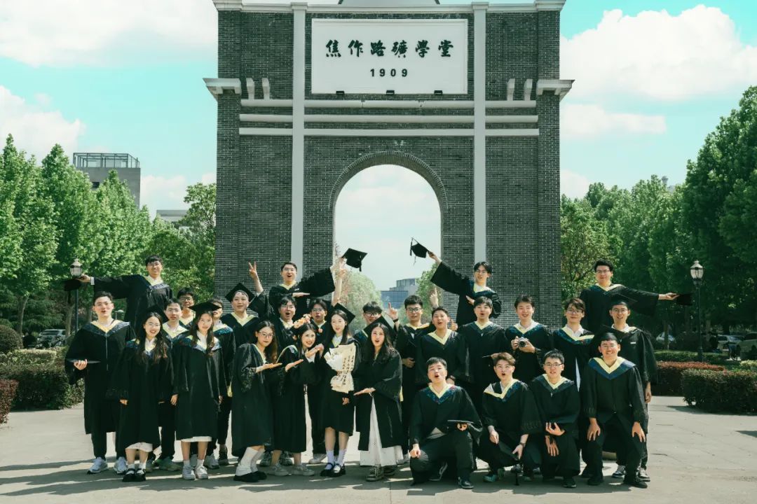 毕业典礼上被校长点名!全班28人100%升学100%获奖学金 毕业典礼上被校长点名!全班28人100%升学100%获奖学金