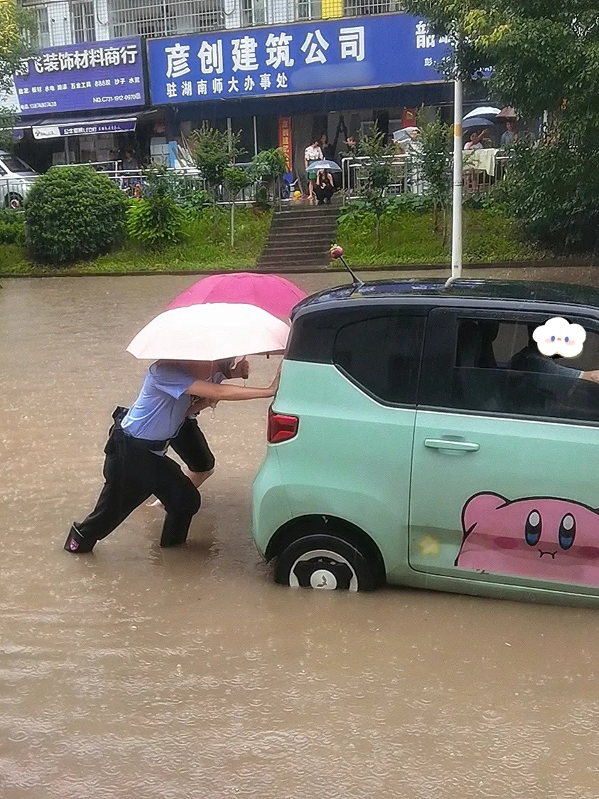 风雨不停，守护不止！迎战暴雨，他们在行动