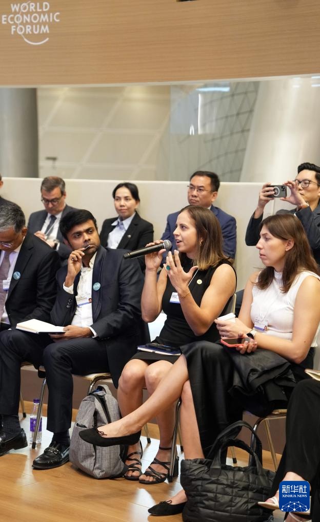 夏季达沃斯论坛丨嘉宾交流沟通畅谈未来 夏季达沃斯论坛丨嘉宾交流沟通畅谈未来