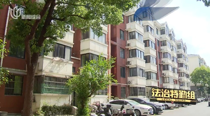 沪一15年房龄小区开裂不断,人在家中坐,墙体从天掉… 沪一15年房龄小区开裂不断,人在家中坐,墙体从天掉…