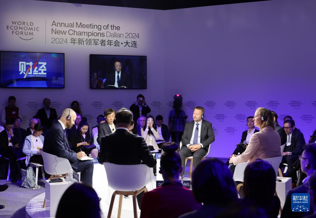 夏季达沃斯论坛丨嘉宾交流沟通畅谈未来 夏季达沃斯论坛丨嘉宾交流沟通畅谈未来