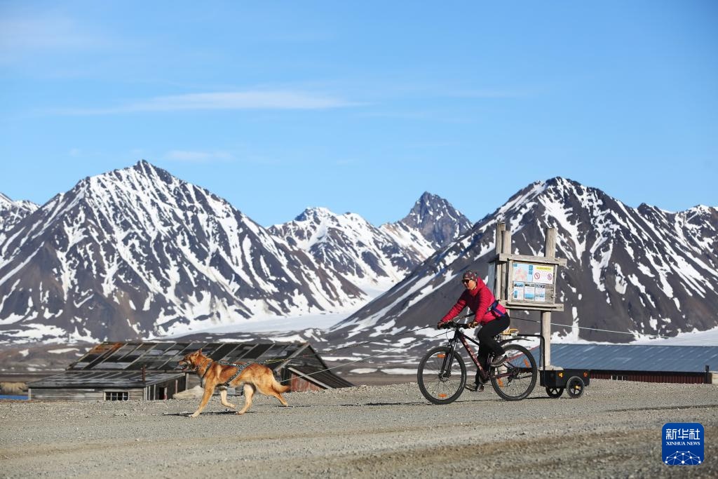 极昼下的地球最北小镇 极昼下的地球最北小镇
