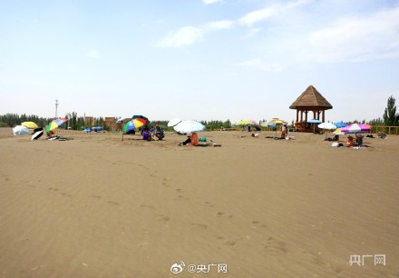 吐鲁番火焰山已备好冰袋和冰镇西瓜 吐鲁番火焰山已备好冰袋和冰镇西瓜