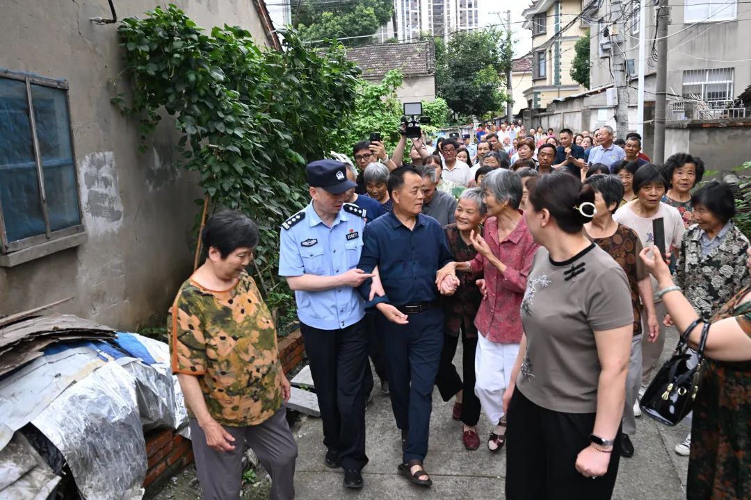 时隔65年，重逢时的一声“妈”，让所有人泪目！