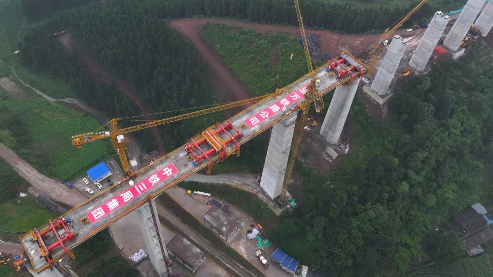 重庆忠县：撮箕浦双线特大桥施工忙