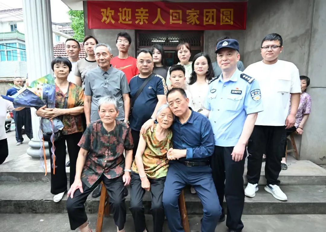 时隔65年，重逢时的一声“妈”，让所有人泪目！