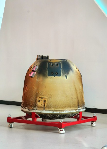 嫦娥六号返回舱在京开舱