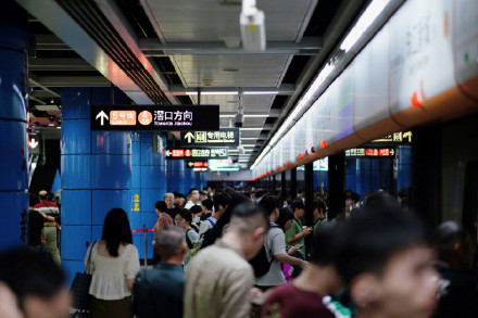 广州地铁解除免费乘车儿童数量限制 身高1.3米以下或6岁以下儿童均可免费乘车 广州地铁解除免费乘车儿童数量限制 身高1.3米以下或6岁以下儿童均可免费乘车