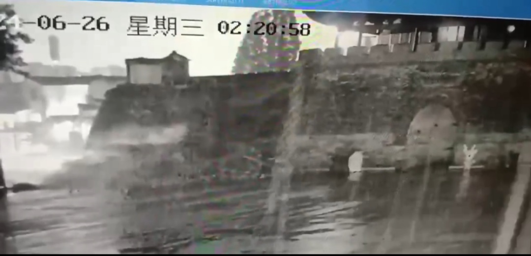 突发!一千年古城墙疑因暴雨坍塌 突发!一千年古城墙疑因暴雨坍塌