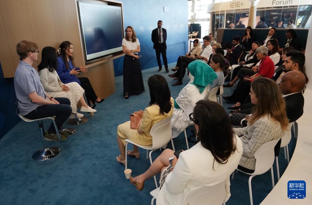 夏季达沃斯论坛丨嘉宾交流沟通畅谈未来 夏季达沃斯论坛丨嘉宾交流沟通畅谈未来