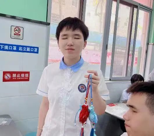 全省首位!广州盲人考生彭香香高考512分 全省首位!广州盲人考生彭香香高考512分