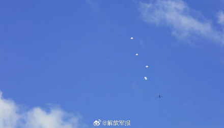 乘伞花去逐浪！直击海上跳伞训练