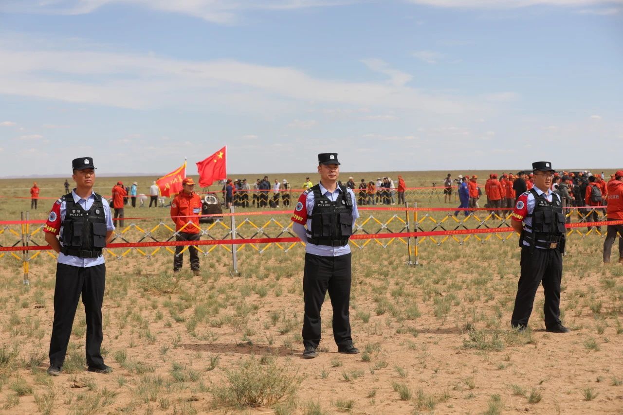 移民管理警察见证，嫦娥六号平安回家！