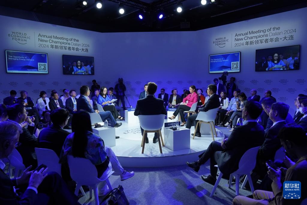 夏季达沃斯论坛丨嘉宾交流沟通畅谈未来 夏季达沃斯论坛丨嘉宾交流沟通畅谈未来