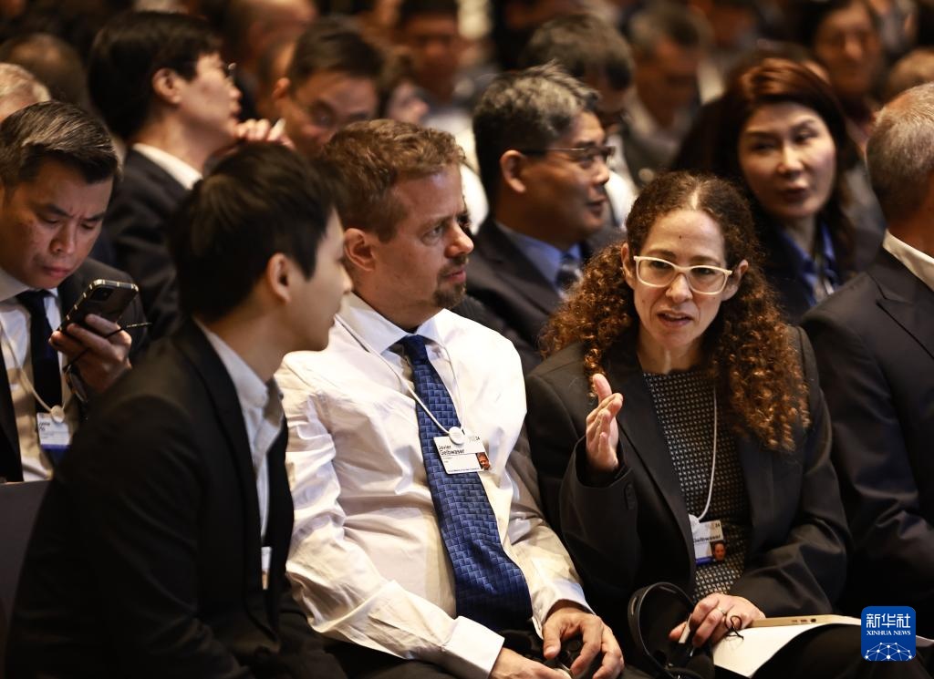 夏季达沃斯论坛丨嘉宾交流沟通畅谈未来 夏季达沃斯论坛丨嘉宾交流沟通畅谈未来