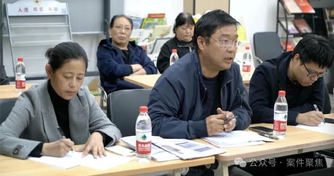 沪一15年房龄小区开裂不断,人在家中坐,墙体从天掉… 沪一15年房龄小区开裂不断,人在家中坐,墙体从天掉…