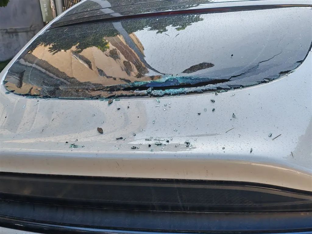 男子为泄私愤，竟从11楼抛下白酒瓶？上海警方：刑拘！