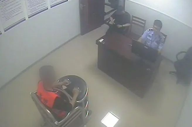 男子为泄私愤，竟从11楼抛下白酒瓶？上海警方：刑拘！