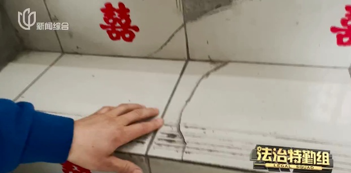 沪一15年房龄小区开裂不断,人在家中坐,墙体从天掉… 沪一15年房龄小区开裂不断,人在家中坐,墙体从天掉…