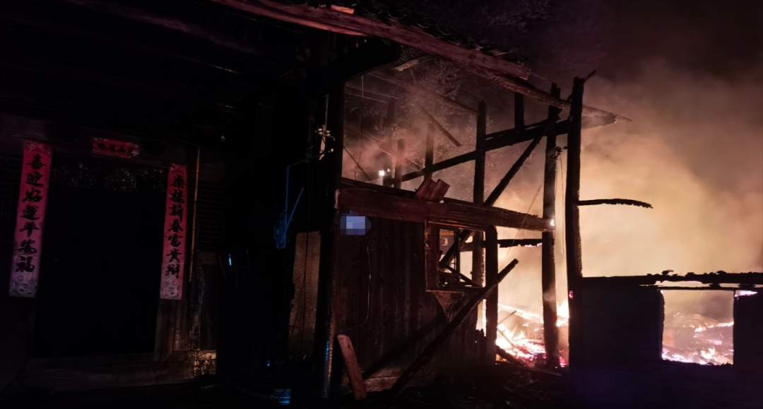 凌晨，贵阳一民房突发火灾！原因又是这个→