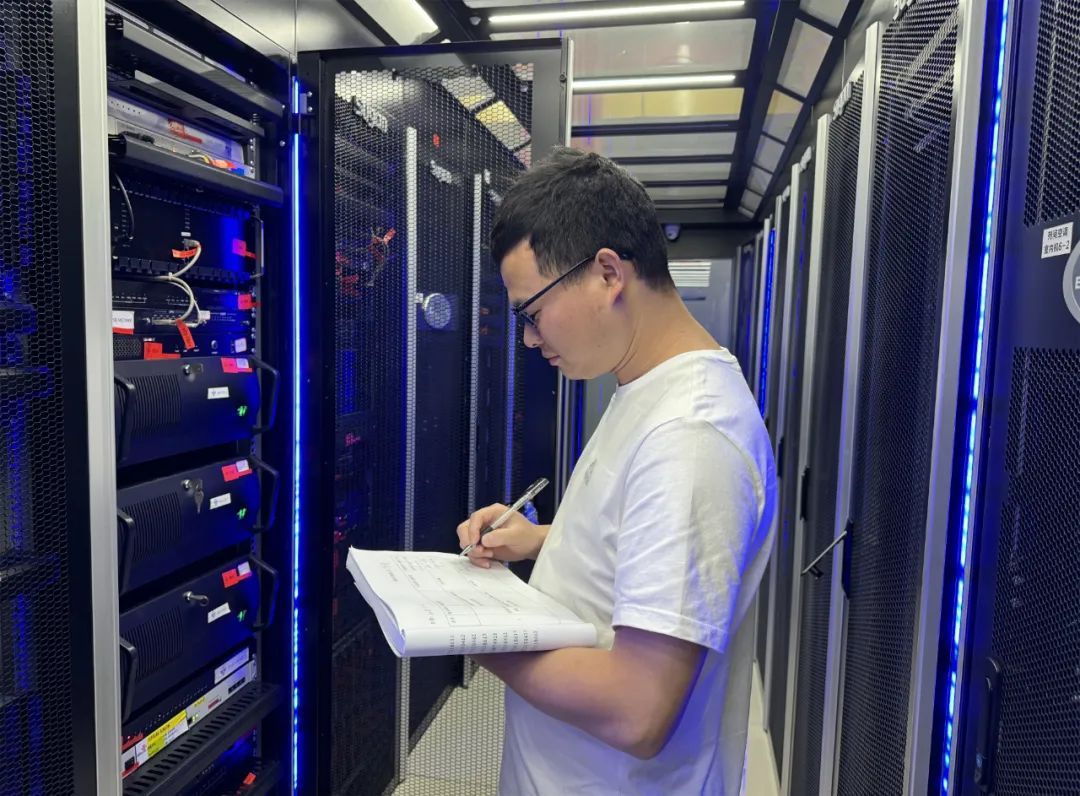 “战长沙”！湖南长沙暴雨，这组照片记录气象人的24小时