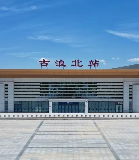 好多人!这座高铁站还没投用,就被围观了…… 好多人!这座高铁站还没投用,就被围观了……