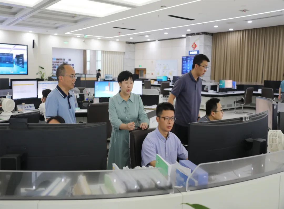 “战长沙”！湖南长沙暴雨，这组照片记录气象人的24小时