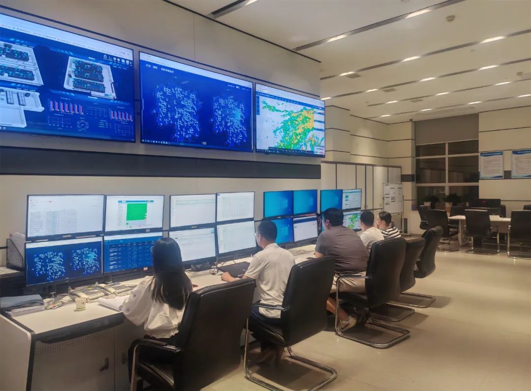 “战长沙”！湖南长沙暴雨，这组照片记录气象人的24小时