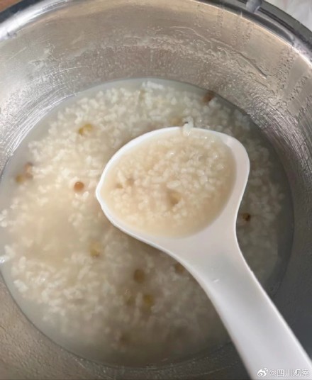 超下饭!四川人夏季餐桌标配稀饭 超下饭!四川人夏季餐桌标配稀饭