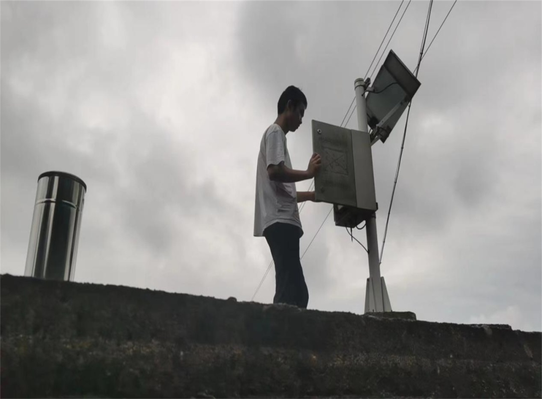 “战长沙”！湖南长沙暴雨，这组照片记录气象人的24小时