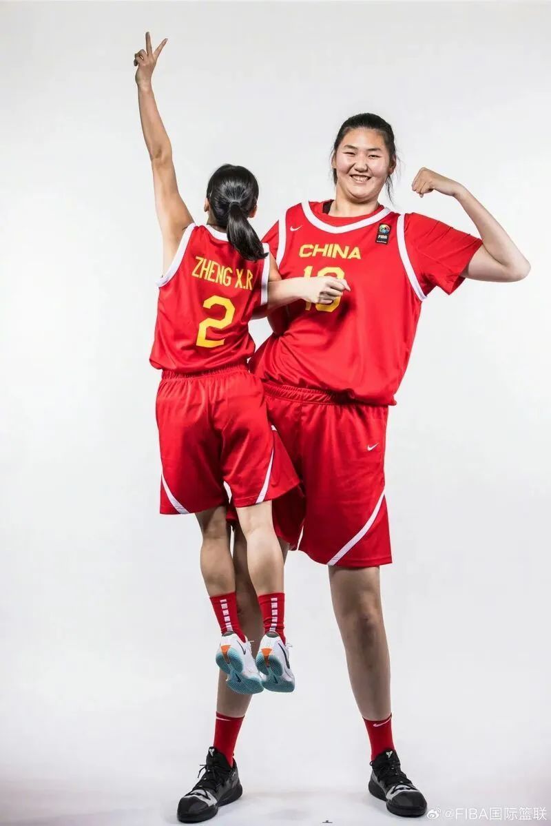 “女版姚明”44分硬控对手！山东姑娘张子宇，进击的巨人