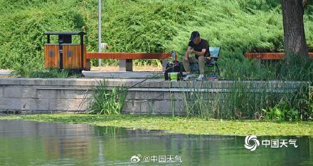 消暑纳凉 北京亮马河夏日里的惬意生活