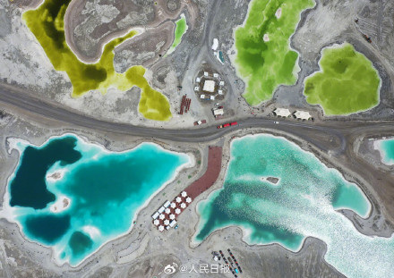 惊艳!青海翡翠湖晶莹剔透美如宝石 惊艳!青海翡翠湖晶莹剔透美如宝石