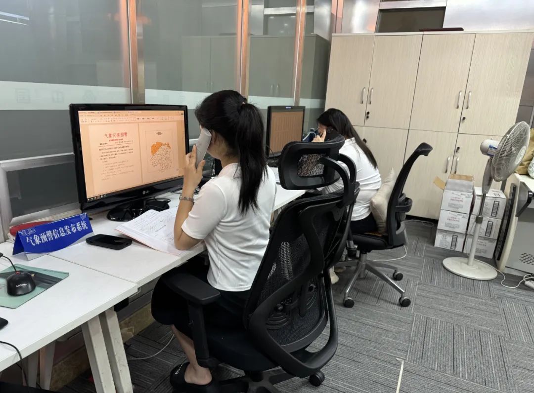 “战长沙”！湖南长沙暴雨，这组照片记录气象人的24小时