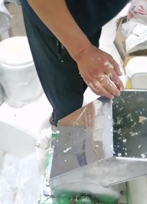 网红超市认错：辞退2人，班长以上管理层全免职，奖励举报人10万！