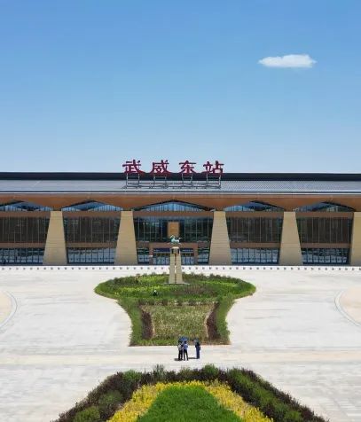 好多人!这座高铁站还没投用,就被围观了…… 好多人!这座高铁站还没投用,就被围观了……