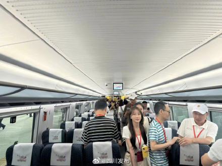 从巴中东站首发!巴南高铁正式开通运营 从巴中东站首发!巴南高铁正式开通运营