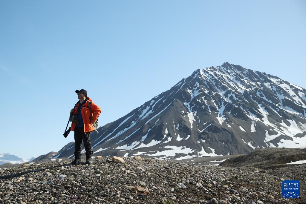 跟随科考队员走近极地冰川