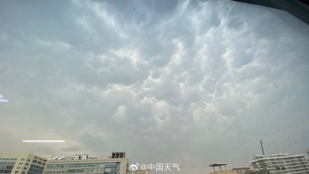 北京出现大片乳状云 大部将有雷雨或影响晚高峰