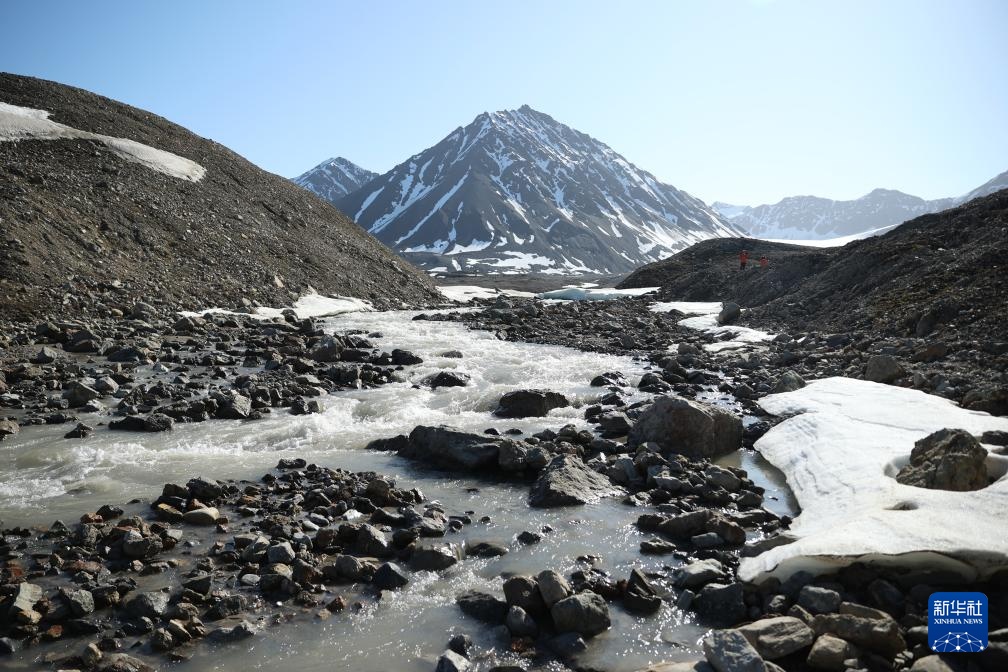 跟随科考队员走近极地冰川